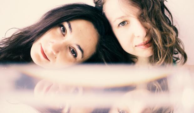 KRISTÝNA PELDOVÁ & ENYA BELAK